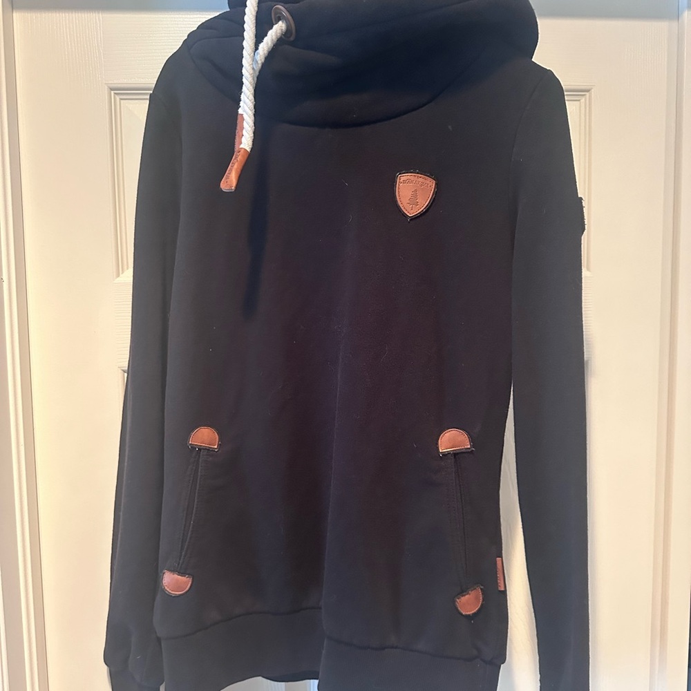 Wanakome Black Sweatshirt